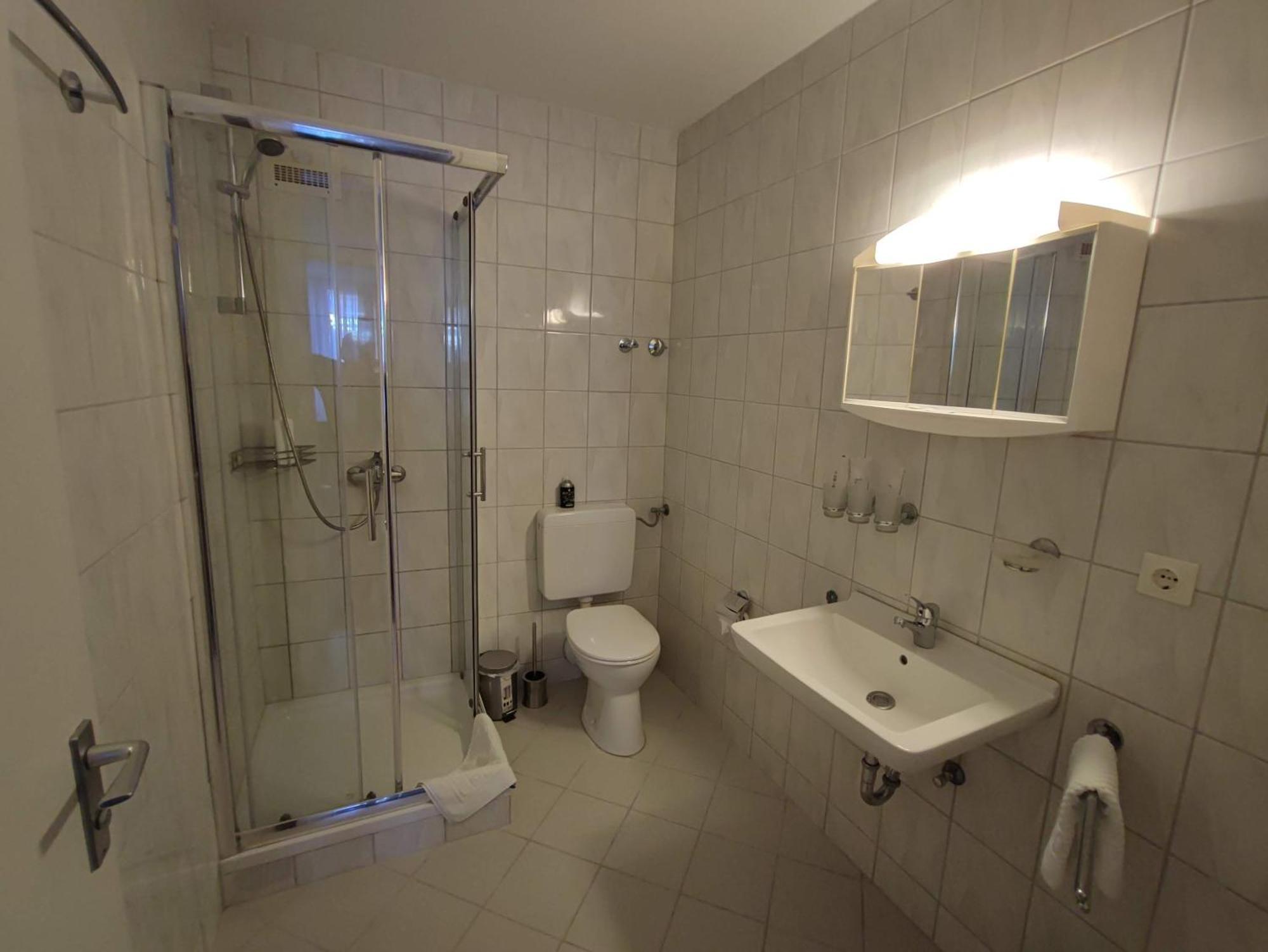 Room In Guest Room - 2 Room Apartment With Its Own Kitchen And Bathroom Rastatt Esterno foto